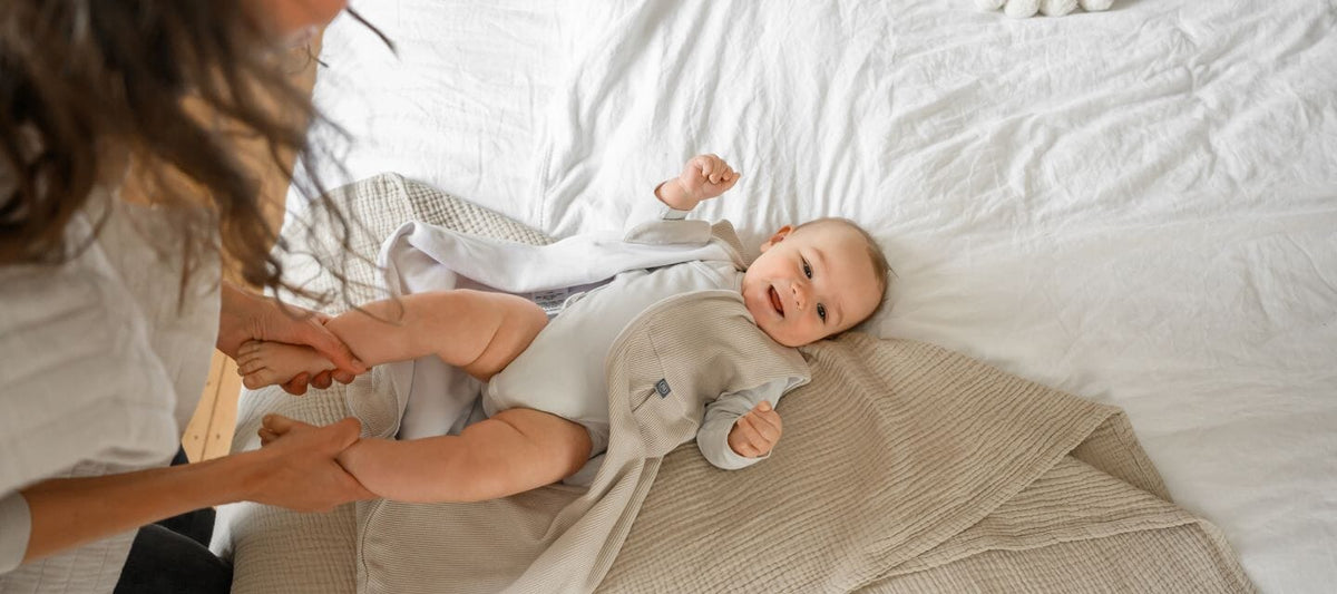 Baby nachts anziehen – Die 5 häufigsten Fragen