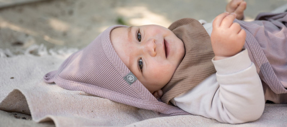 Sonnencreme oder UV-Kleidung: Der sicherste Schutz für Dein Baby